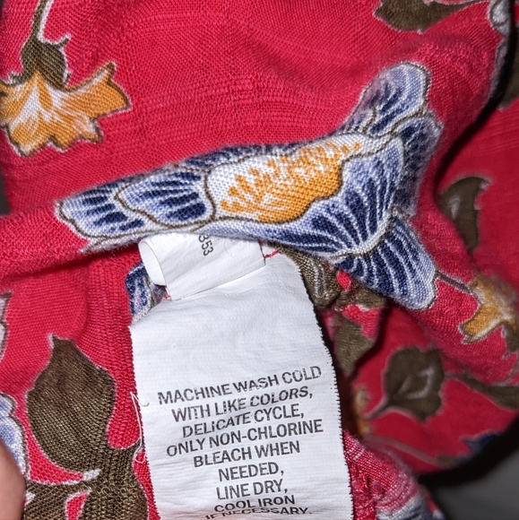 Sleeveless pink floral top 🌺 light and airy - Picture 9 of 11